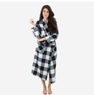 Black and White Plaid Leveret Robe